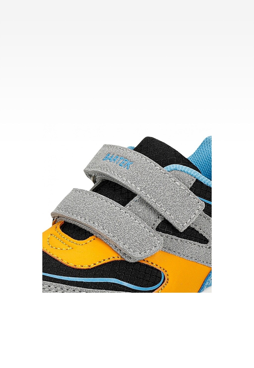 Półbuty dziecięce Bartek 11043003 z szaro-niebieską cholewką i żółtymi akcentami, zapinane na dwa rzepy, z logo marki na górnym pasku.