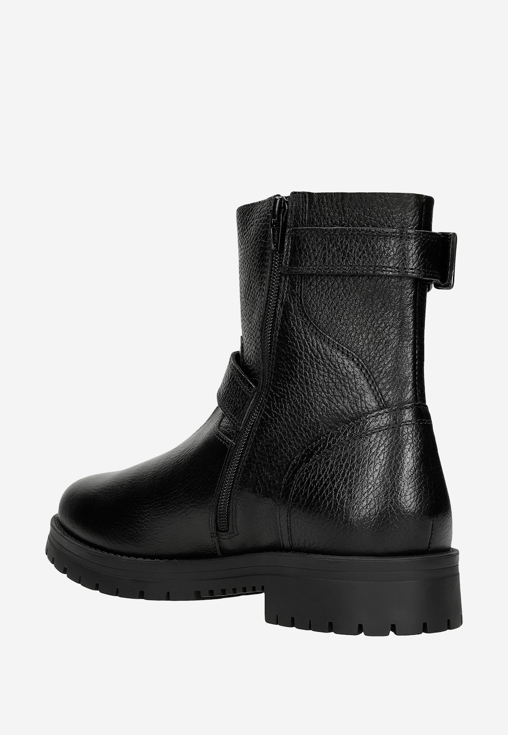 Czarne męskie bikery Wojas 20022-51 ze skóry licowej z bocznym zamkiem i klamrami, na grubej podeszwie, widok z boku ukazujący fakturę skóry i solidną konstrukcję.