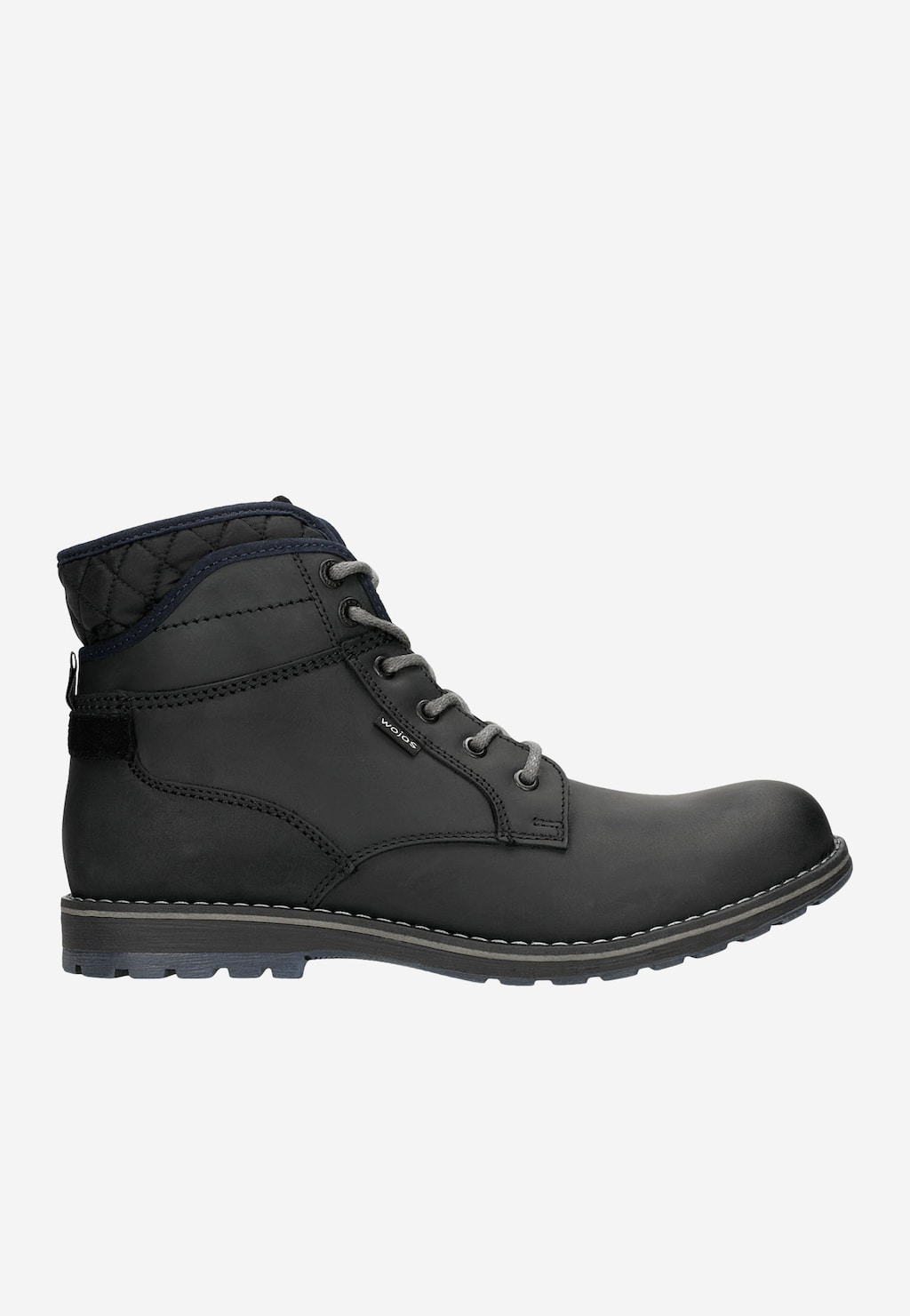 Czarne workery męskie Wojas model 24031-71 z pikowanym kołnierzem i granatowymi akcentami, sznurowane, z bieżnikowaną podeszwą i charakterystycznym logotypem marki.