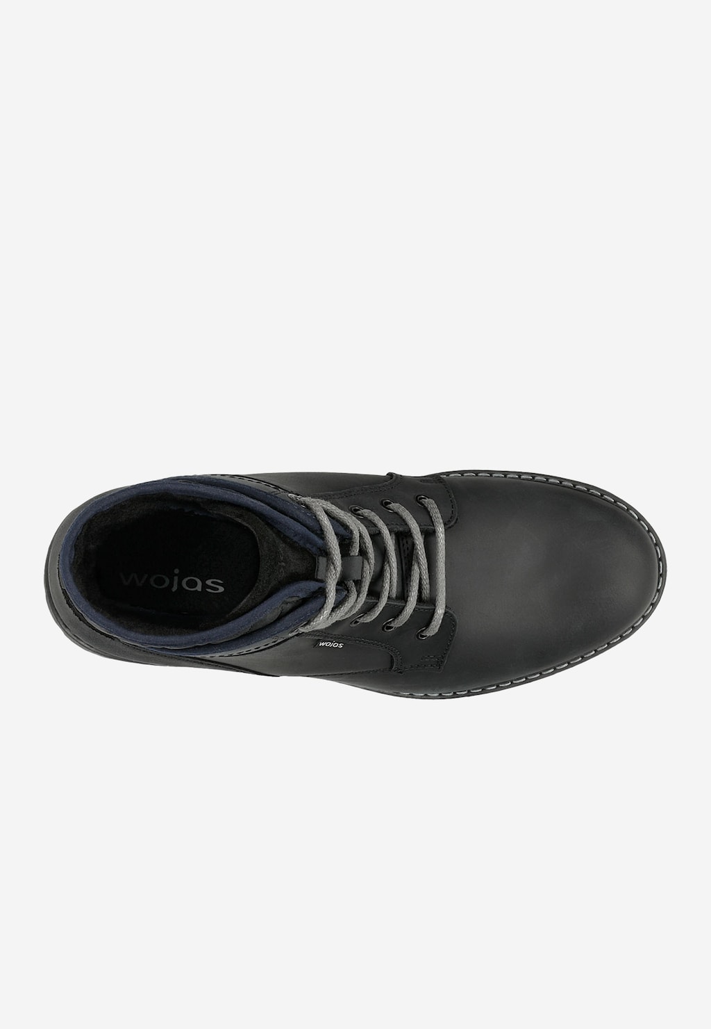 Czarne workery męskie Wojas 24031-71 z granatowymi wstawkami i szarymi sznurówkami, widok z góry. Buty ze skóry z charakterystycznym przeszyciem i logo marki.