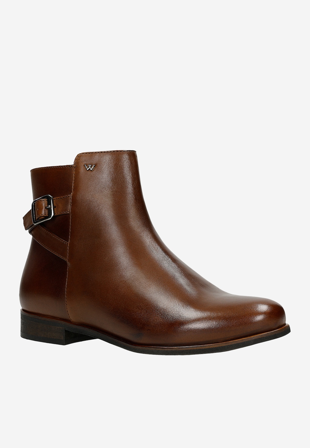 Brązowe botki damskie Wojas model 55066-50 z ozdobną klamką, wykonane z gładkiej skóry, zapinane na zamek, idealne na jesień, z płaskim obcasem i logo marki.