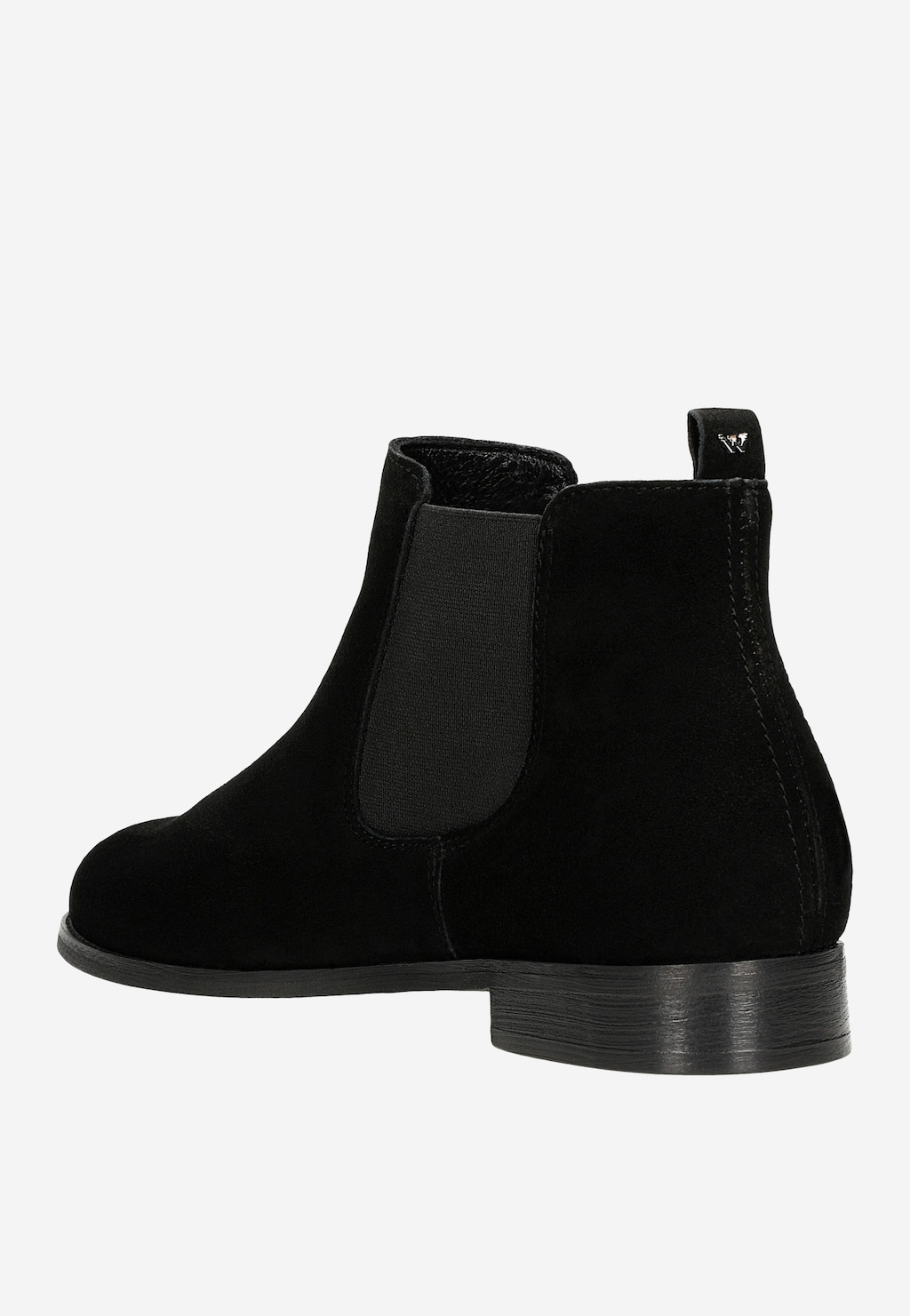 Czarne sztyblety damskie Wojas 55244-61 z płaską podeszwą, widok z boku. Eleganckie buty z elastycznym panelem i logo na pięcie, wykonane z zamszowej skóry.
