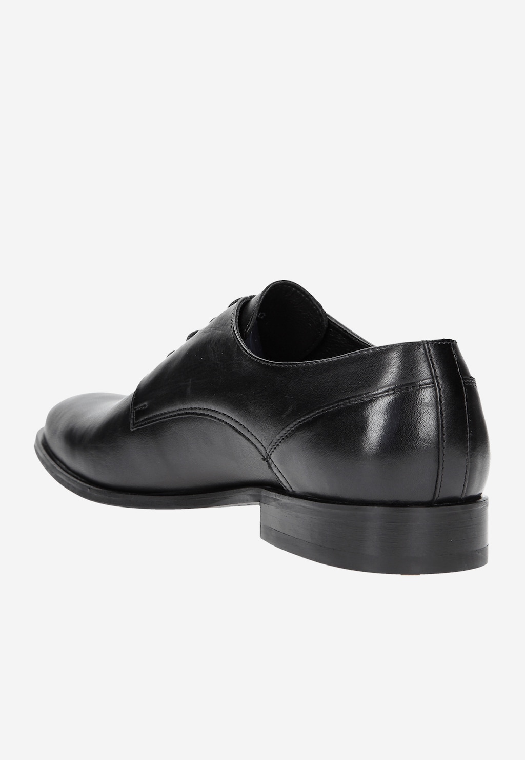 Eleganckie czarne półbuty męskie Wojas model 7030-51 z boku, wykonane z gładkiej skóry, z wyraźnym profilem podeszwy i niskim obcasem.