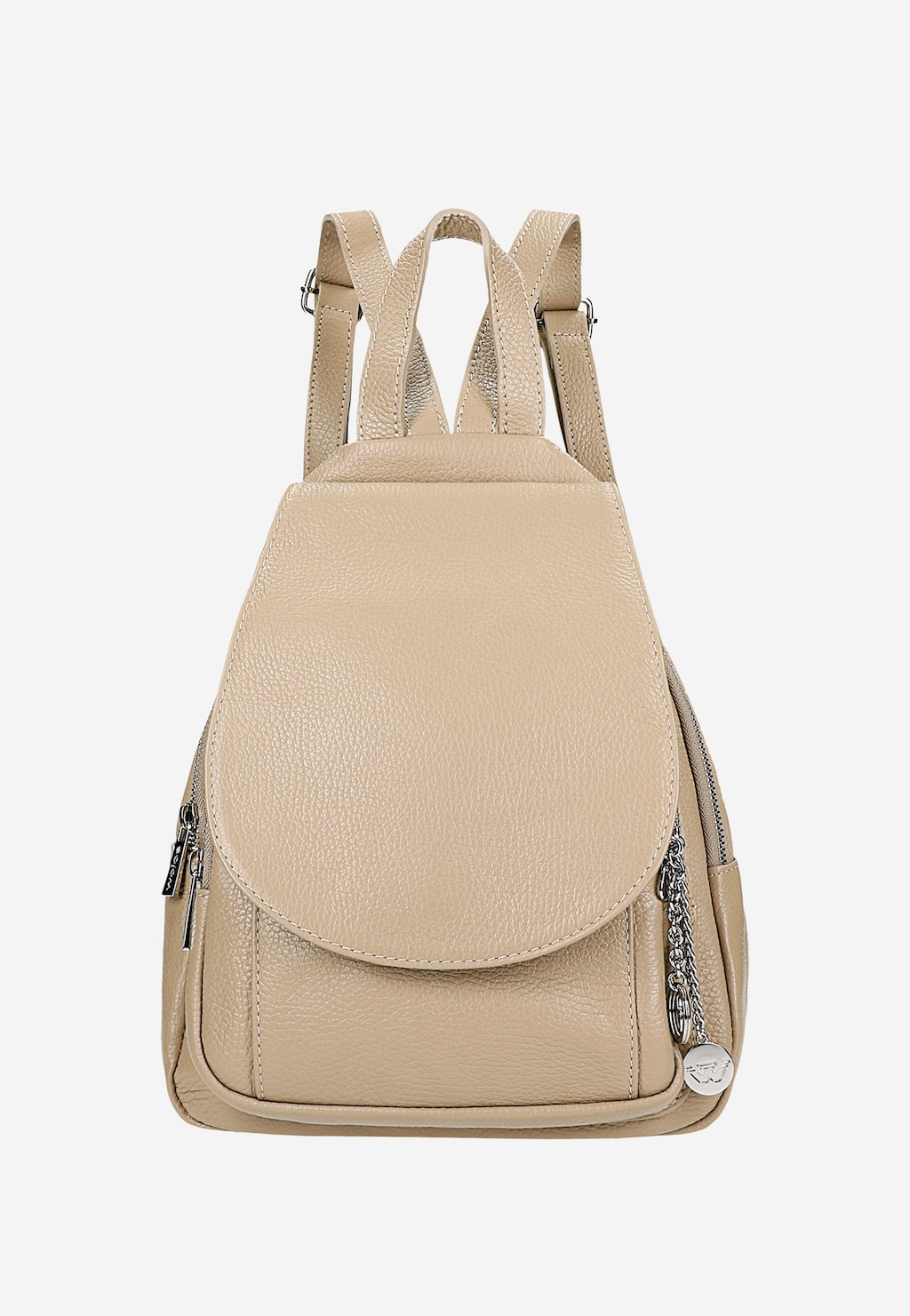 Beżowy skórzany plecak damski Wojas 80084-54 z elegancką srebrną zawieszką, widok z przodu, wyraźnie widoczna ziarnista faktura skóry i regulowane ramiączka.