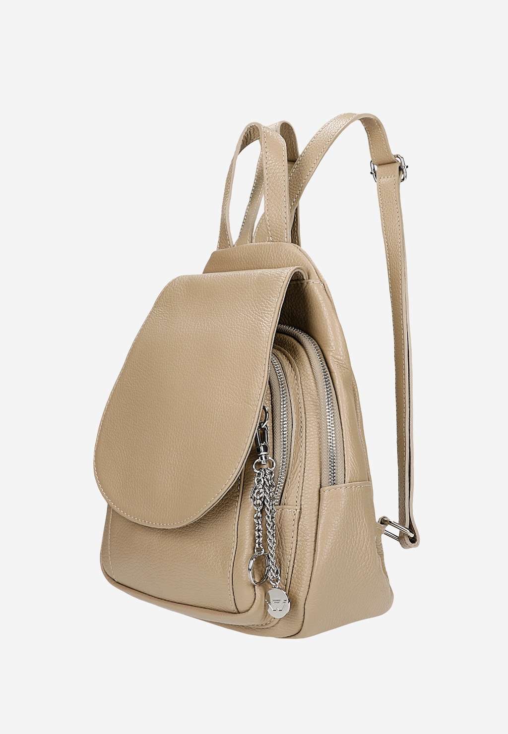 Beżowy skórzany plecak damski Wojas model 80084-54 z charakterystyczną srebrną zawieszką i suwakami, widoczny z boku, ukazujący praktyczne kieszenie i regulowane paski.