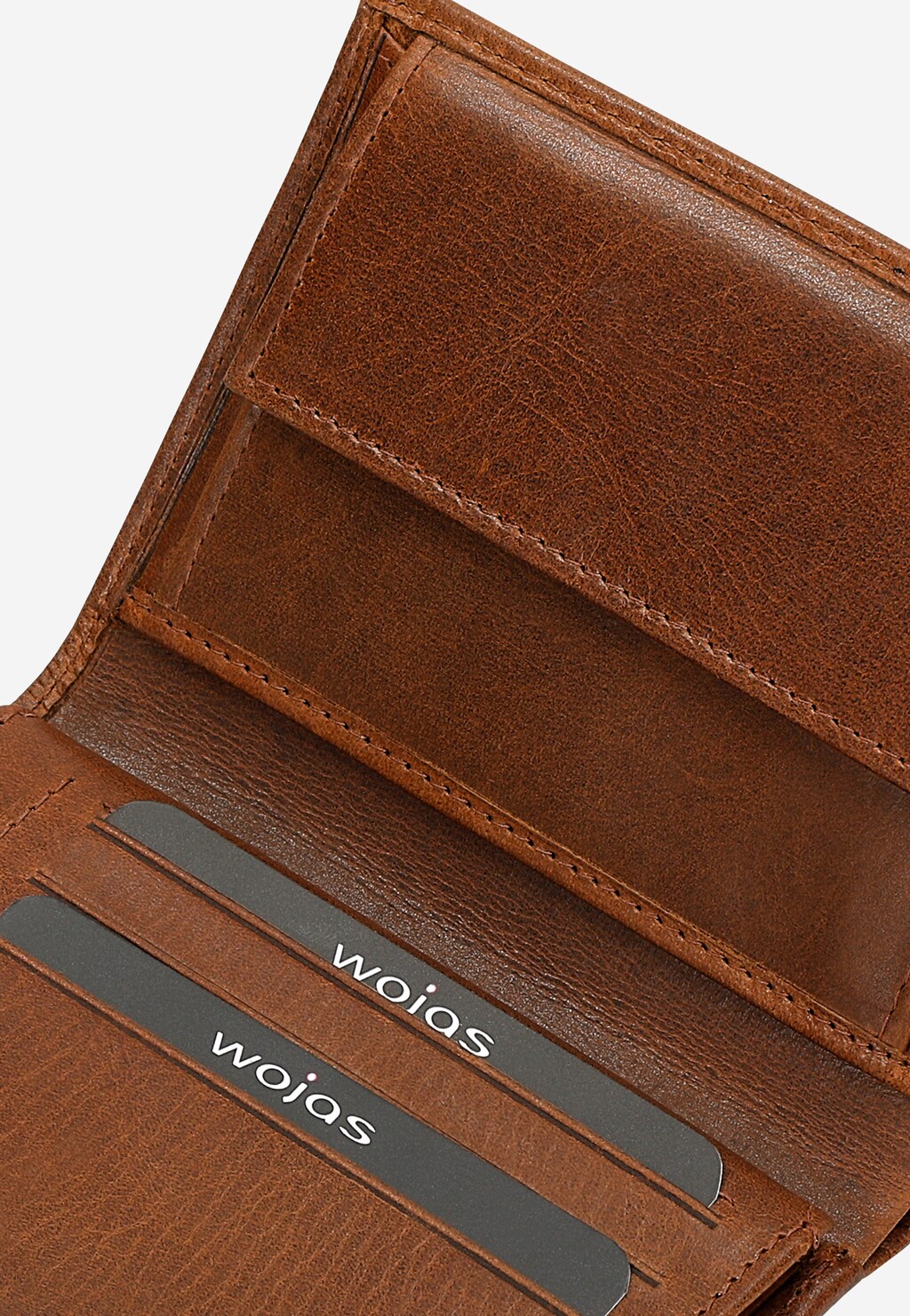 Brązowy portfel męski Wojas model 91082-92 z widocznym wnętrzem, przegródkami na karty i ciemnymi wstawkami z logo marki. Skórzane wykończenie z eleganckim przeszyciem.