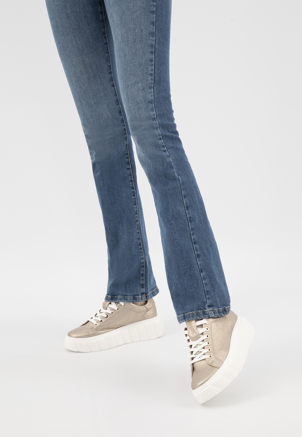 Štýlové dámske poltopánky Wojas, zlatá elegancia 46290-58 Widok 7