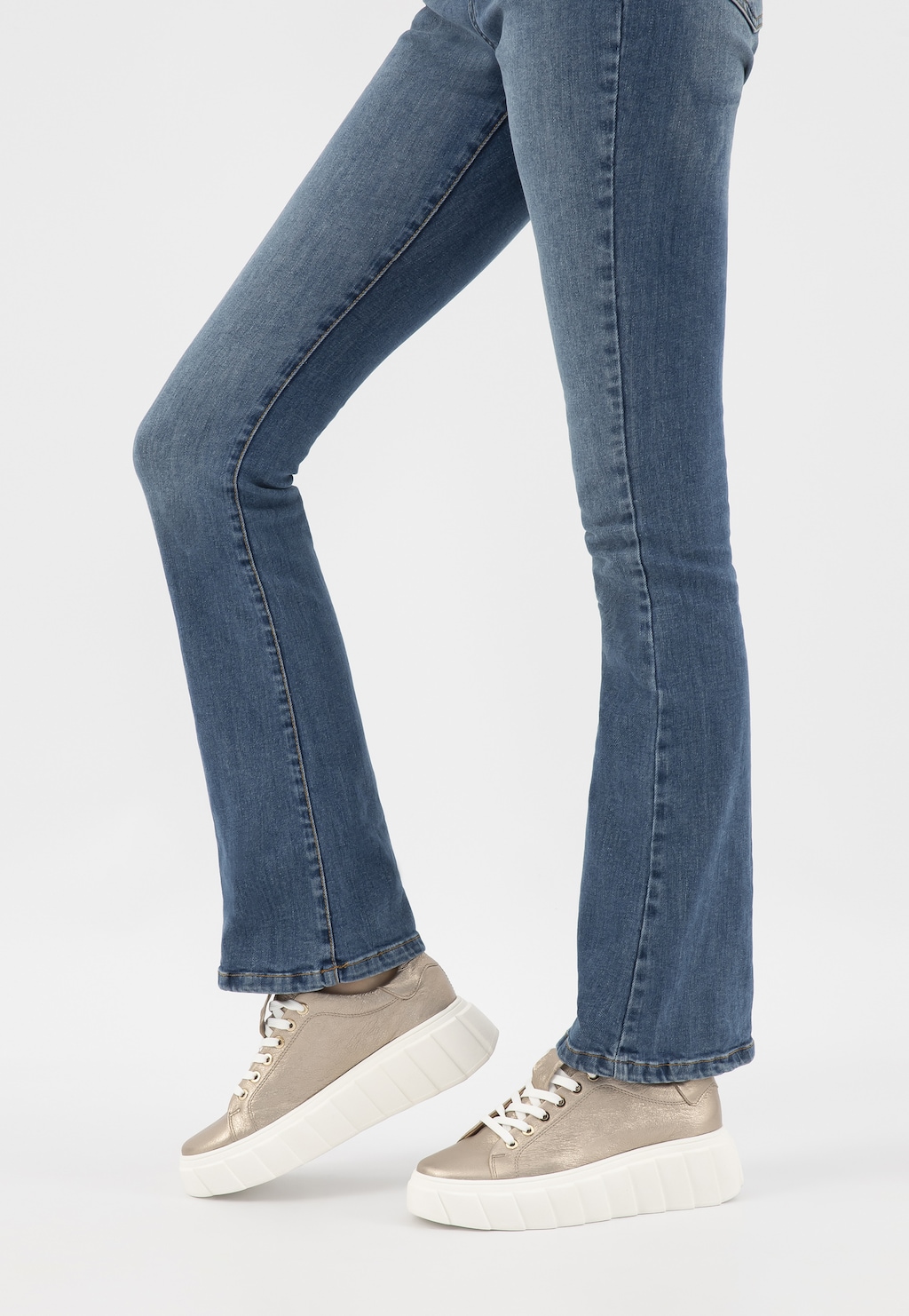 Štýlové dámske poltopánky Wojas, zlatá elegancia 46290-58 Widok 8