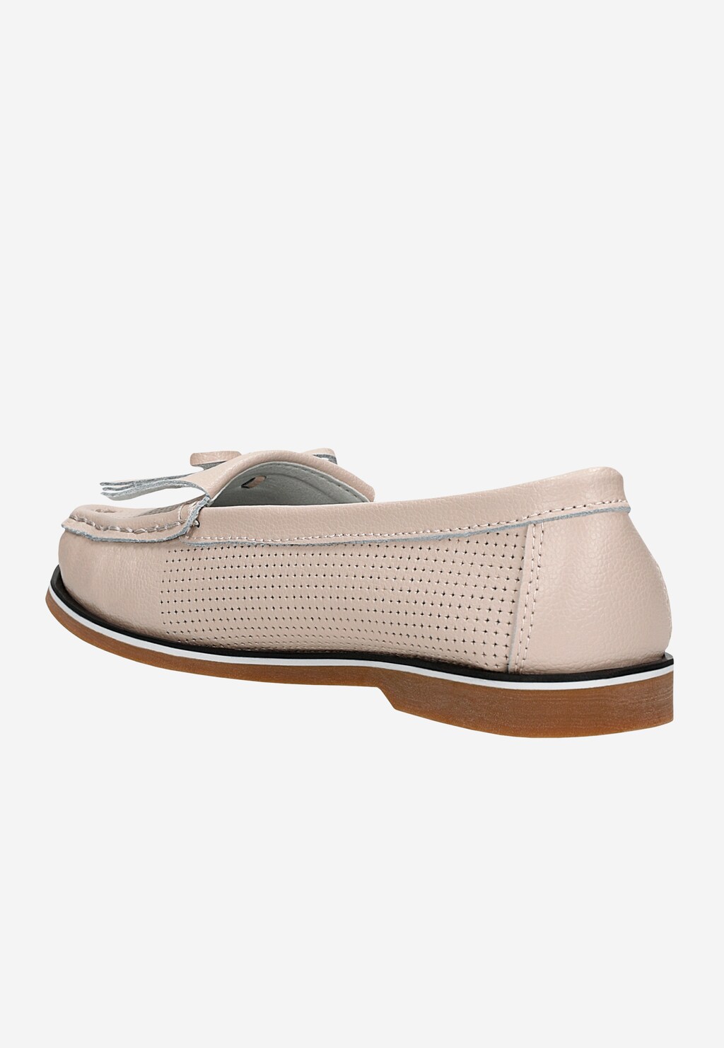 Beżowe mokasyny damskie Wojas 46293-55 z boku, ukazujące ażurowaną cholewkę, ozdobne frędzle i gumową podeszwę z brązowym spodem.