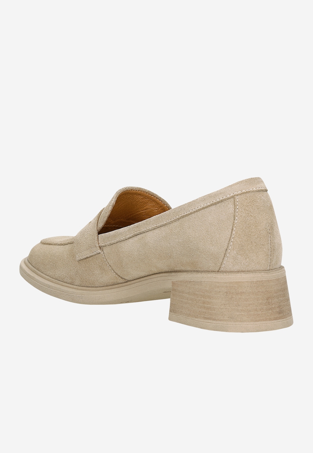 Beżowe mokasyny Wojas model 46296-64 z zamszu, widoczne z boku. But na niskim, kwadratowym obcasie z widoczną skórzaną podszewką w środku.