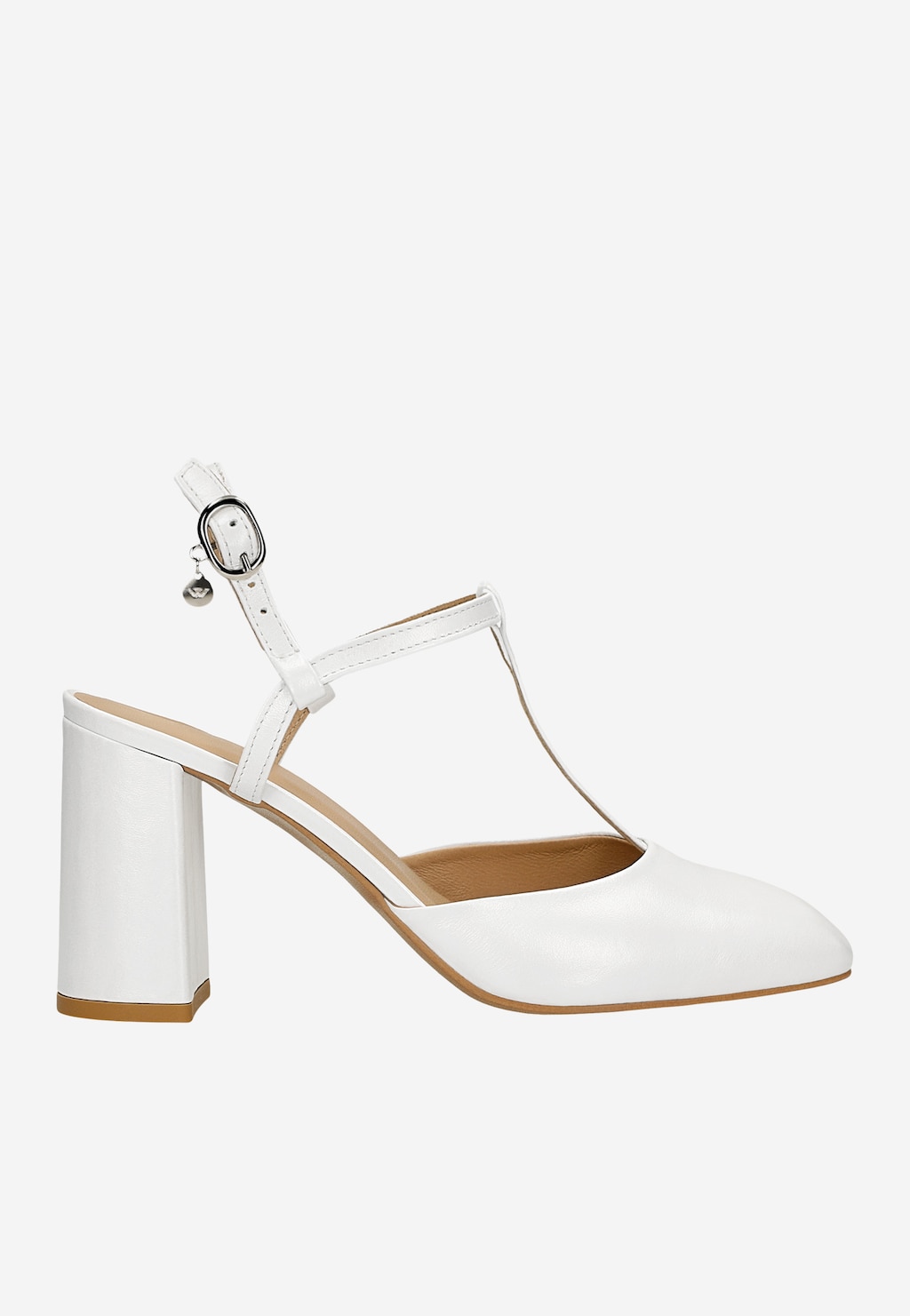 Białe czółenka Wojas 35152-59 z odkrytą piętą na eleganckim słupku. But ozdobiony paskiem w kształcie litery T z metalową sprzączką i delikatnym dzwoneczkiem.