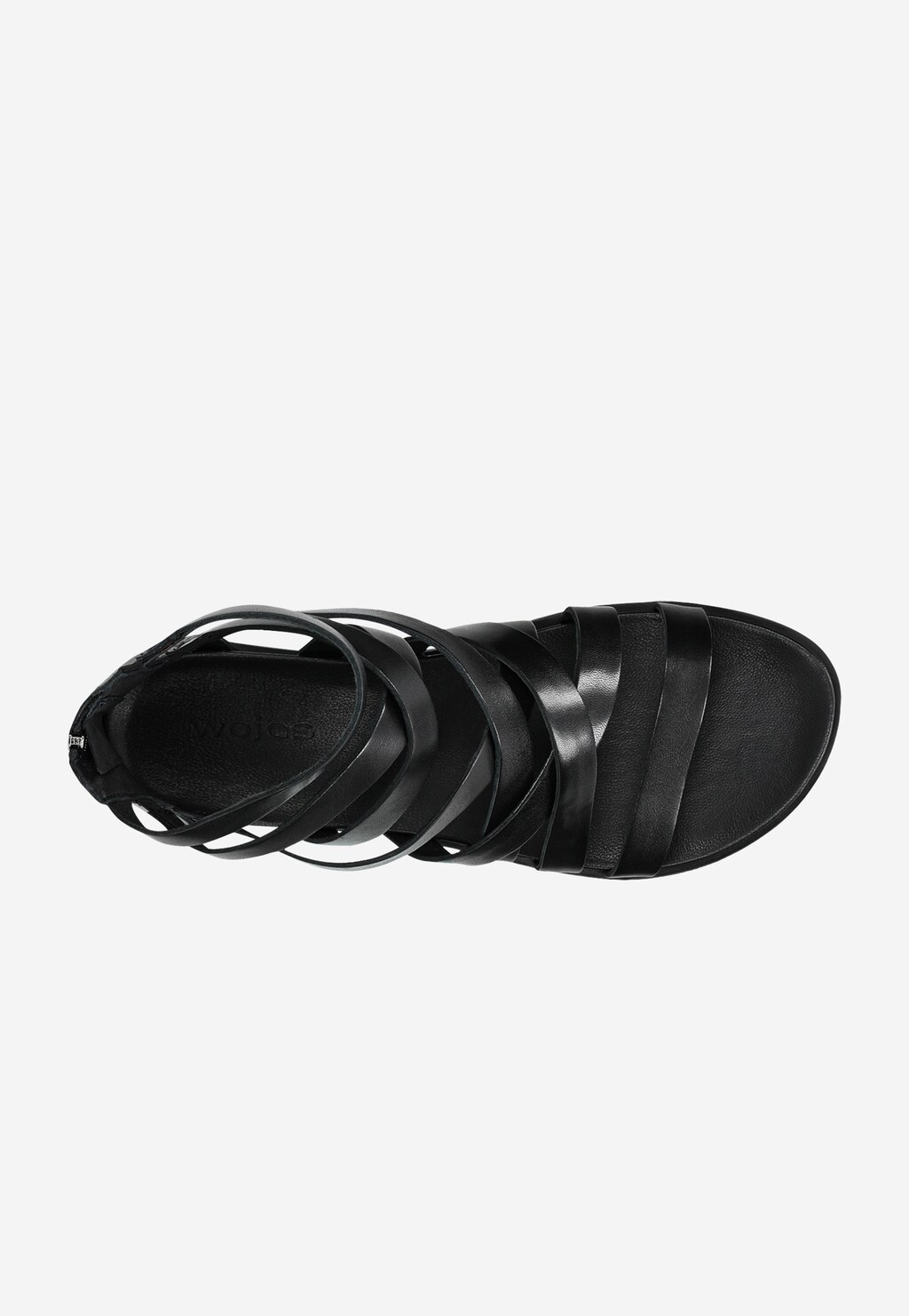 Czarne sandały damskie Wojas model 76062-51 z wieloma skrzyżowanymi paskami, widok z góry. Płaska podeszwa i wygodna wyściółka zapewniają komfort noszenia.