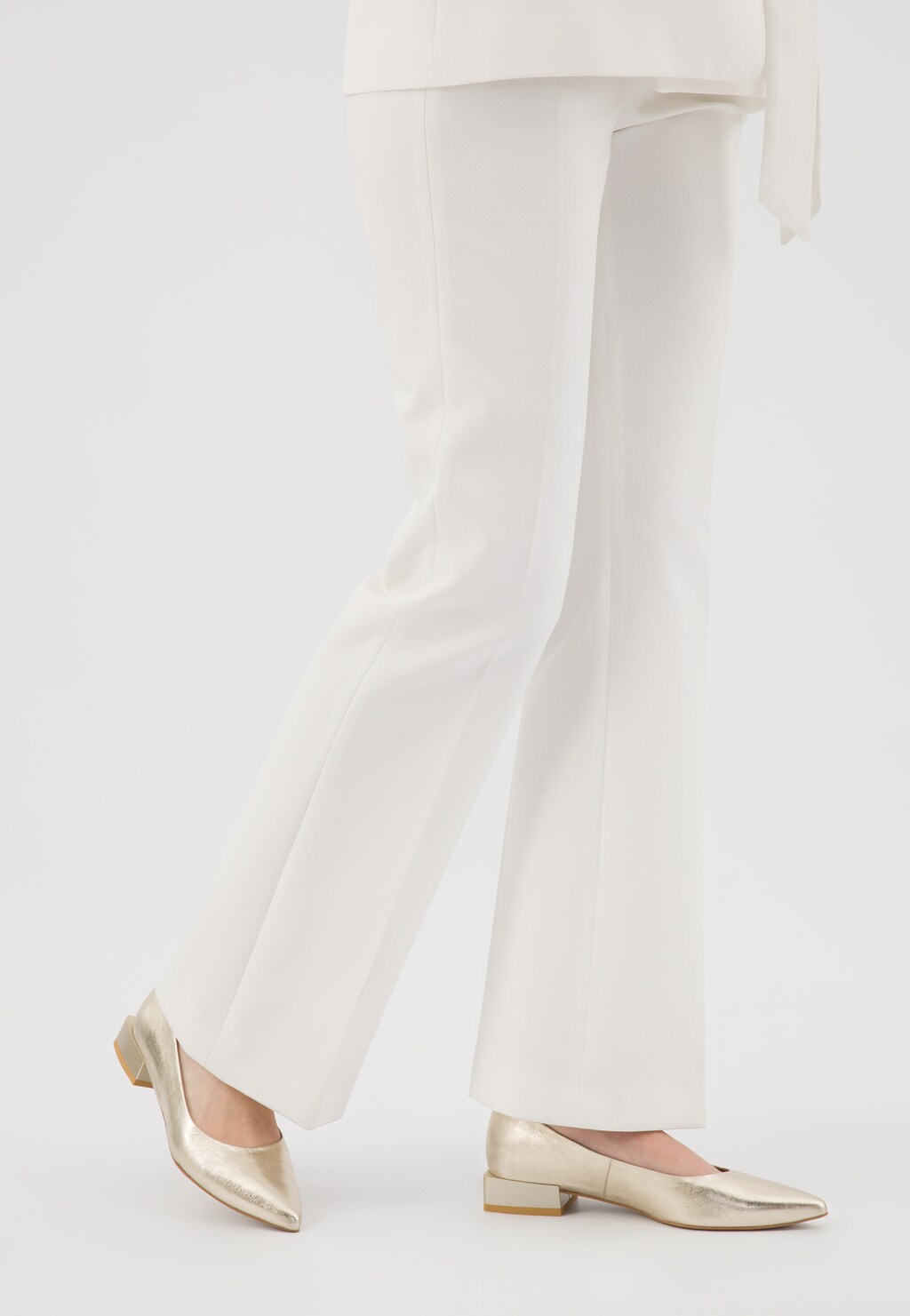 Zlaté dámske balerínky s nízkym podpätkom 46215-58 Widok 7