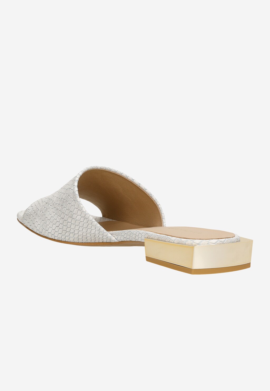 Beżowe klapki Wojas model 74122-54 z tłoczoną skórą o fakturze przypominającej łuskę, widoczne z boku, ze złotym niskim obcasem i wygodną wyściółką.