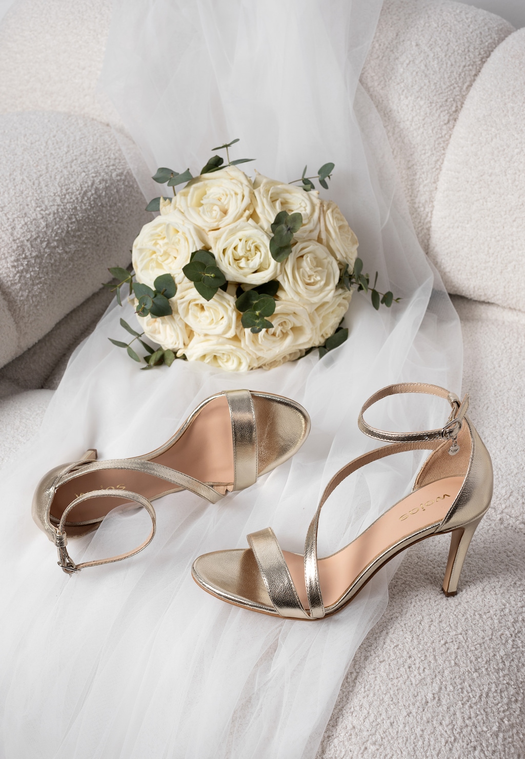 Elegantné zlaté sandále na vysokom podpätku s ozdobným remienkom 76188-58 Widok 1