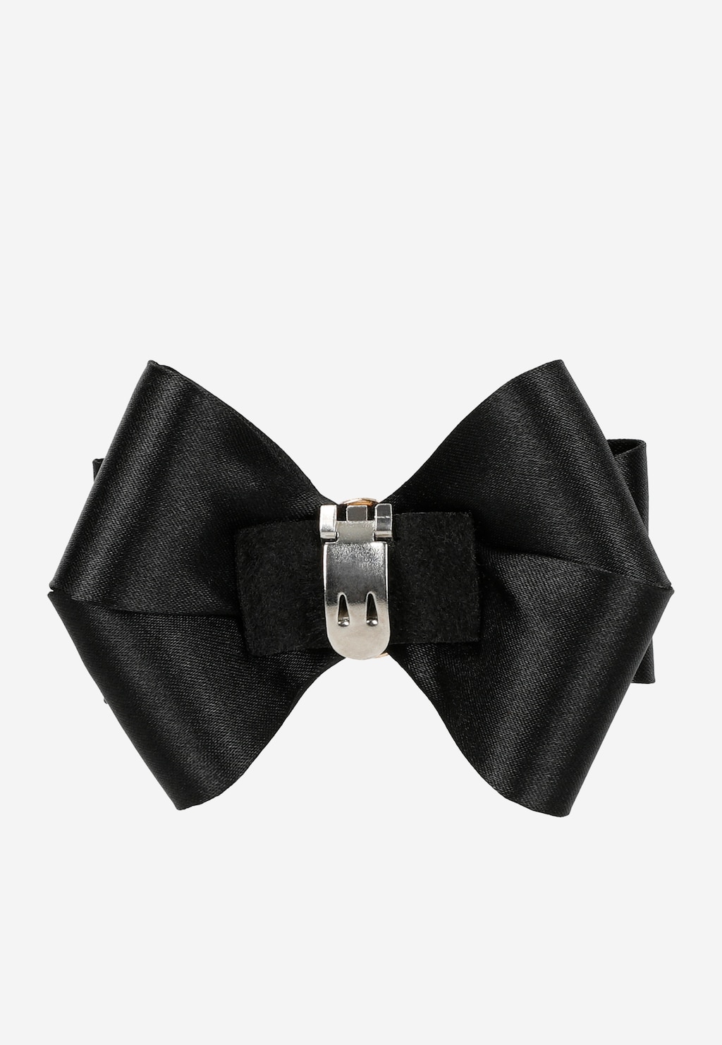 Elegancki czarny klips do butów Wojas model 98540-11 w kształcie kokardy z błyszczącego materiału i metalowym zapięciem pośrodku.
