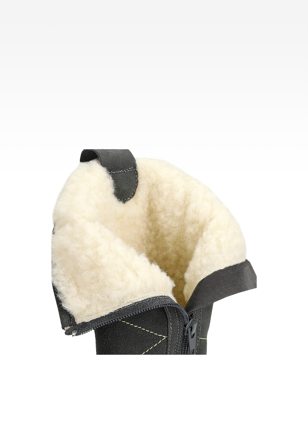 Dziewczęce kozaki Bartek W-34107/0ST w kolorze szarym z ciepłym, kremowym ociepleniem z futerka i zapięciem na zamek, widok wnętrza buta.