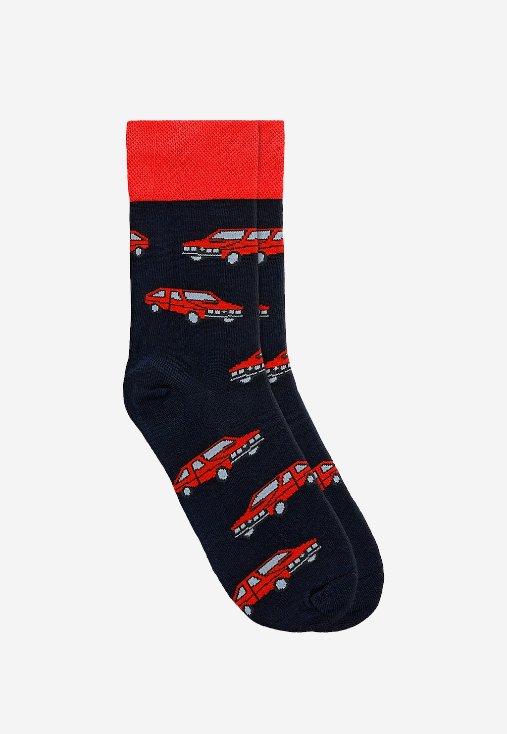 Granatowo-czerwone skarpety bambusowe Wojas model 97059-86 z wzorem polskich samochodów Polonez w kolorze czerwonym, z czerwonym ściągaczem na górze.