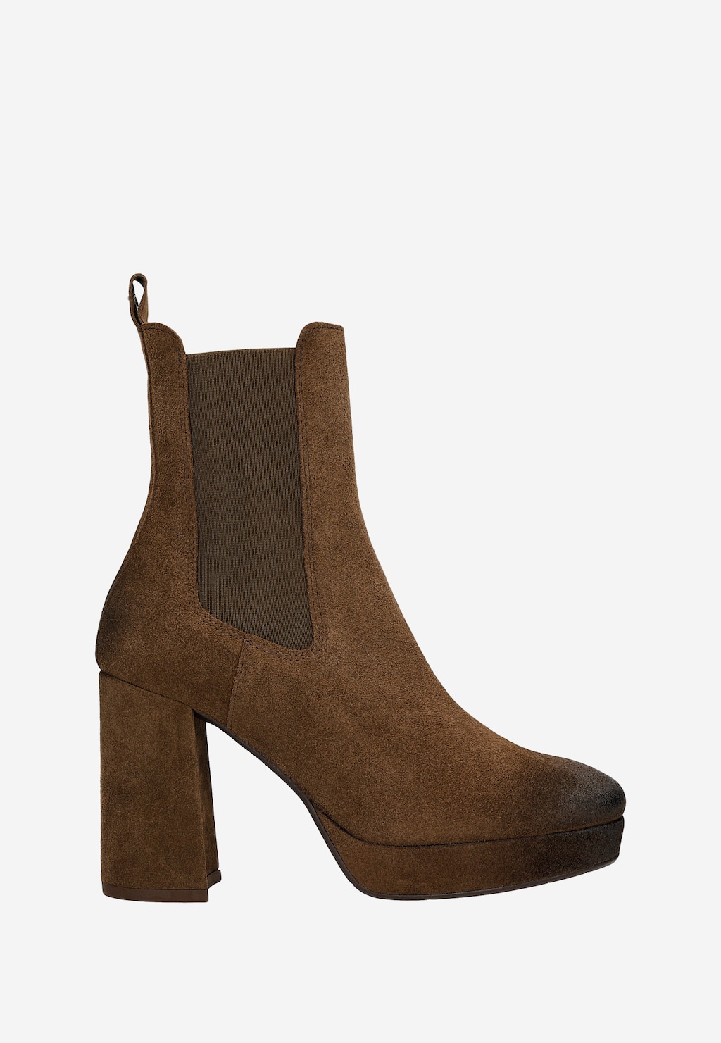 Brązowe sztyblety damskie Wojas model 55212-62 z zamszowej skóry, na wysokim słupku i platformie, z elastyczną wstawką po bokach i pętlą ułatwiającą zakładanie.