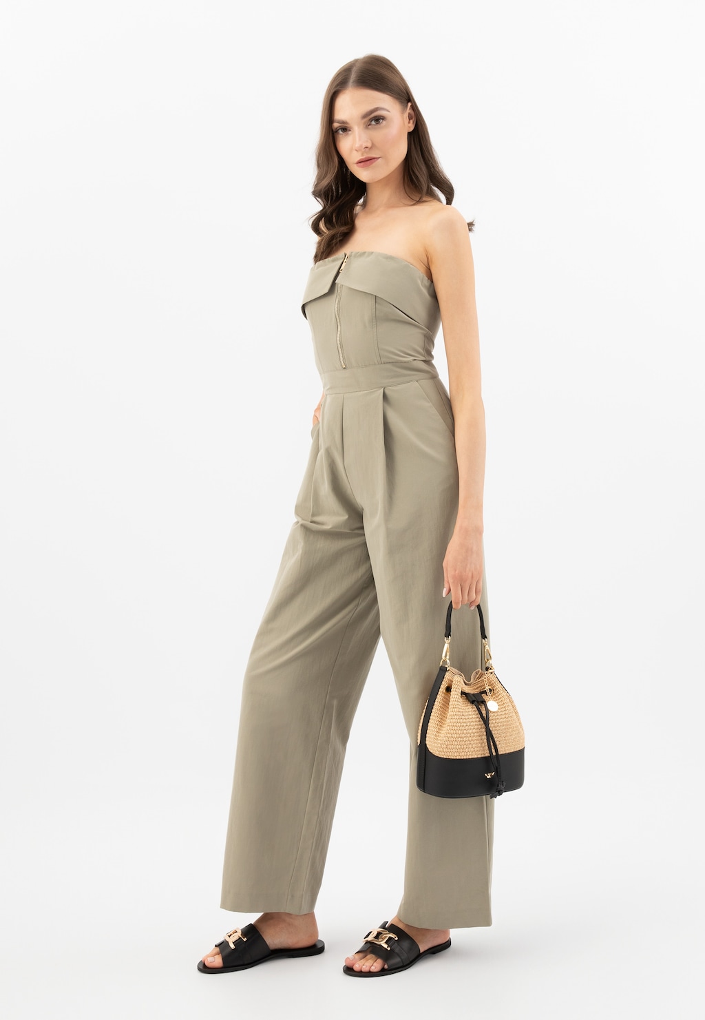 Černé pantofle z lícové kůže se zlatou ozdobou 74121-51 Widok 8