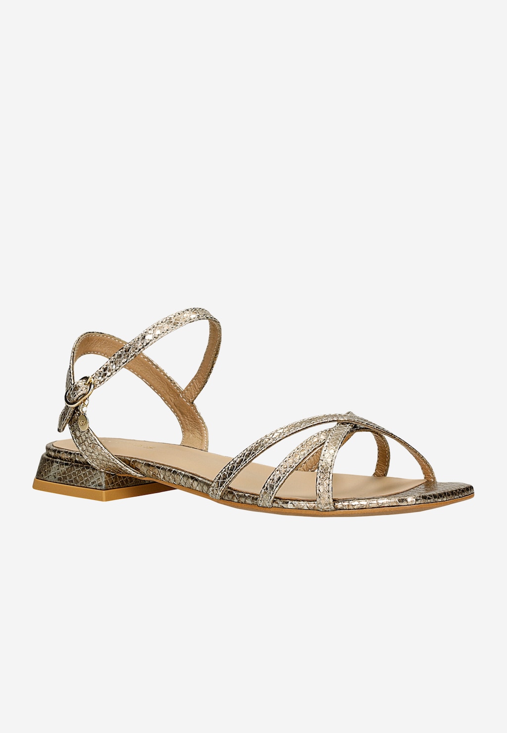 Złote sandały Wojas model 76171-58 z tłoczonej skóry o fakturze imitującej skórę węża, z cienkimi paskami krzyżującymi się z przodu i niskim obcasem.