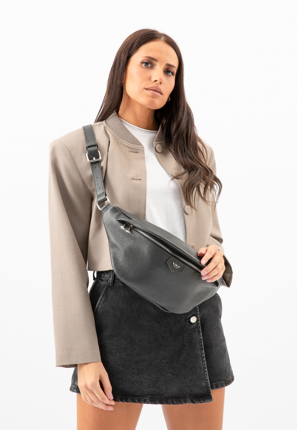 Elegantní dámská ledvinka z hladké černé kůže 80195-51 Widok 1