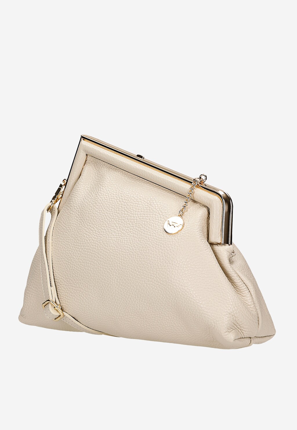 Mała asymetryczna torebka Wojas model 80390-54 w jasnobeżowym kolorze z zapięciem na ramkę, złotymi akcentami i dekoracyjnym zawieszkiem z logo marki.