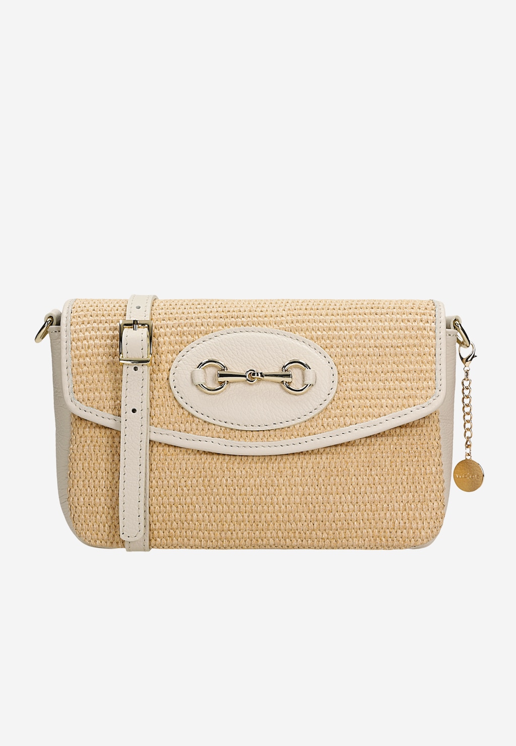 Mała beżowa torebka Wojas model 80377-84 wykonana z rafii i skóry licowej. Ozdobiona metalowym zapięciem i zawieszką na łańcuszku. Idealna na lato, z regulowanym paskiem.