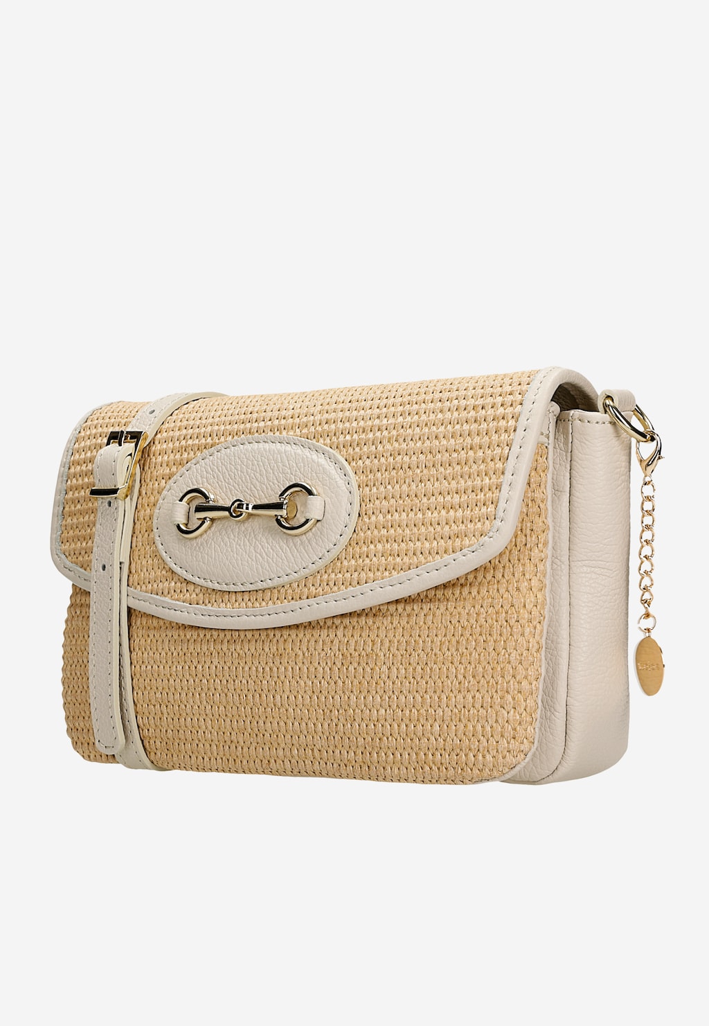 Mała beżowa torebka Wojas model 80377-84 wykonana z połączenia skóry licowej i plecionej rafii, z ozdobnym zapięciem, paskiem na ramię i złotym łańcuszkiem.