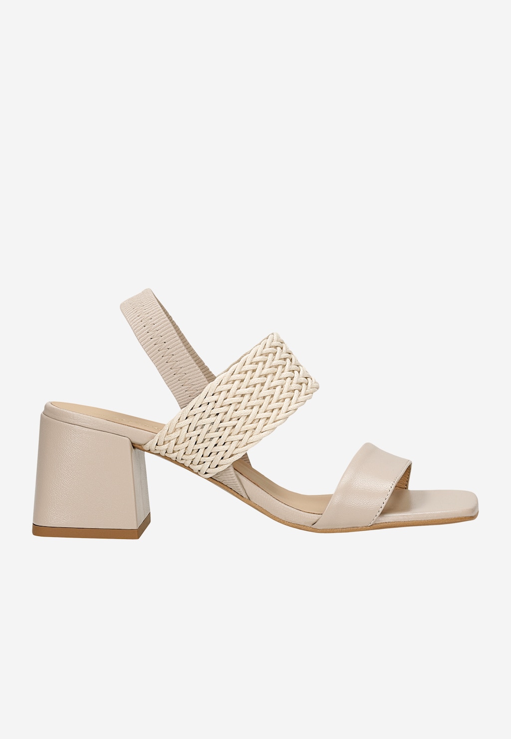 Beżowe sandały damskie Wojas 76165-84 z widokiem z boku, prezentujące pleciony pasek na przodzie, elastyczną opaskę z tyłu i stabilny słupkowy obcas.