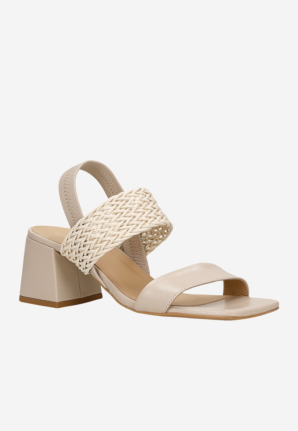 Beżowe sandały Wojas 76165-84 na stabilnym słupku, z eleganckim plecionym paskiem i elastyczną gumką na pięcie, zapewniające modny wygląd i wygodę noszenia.