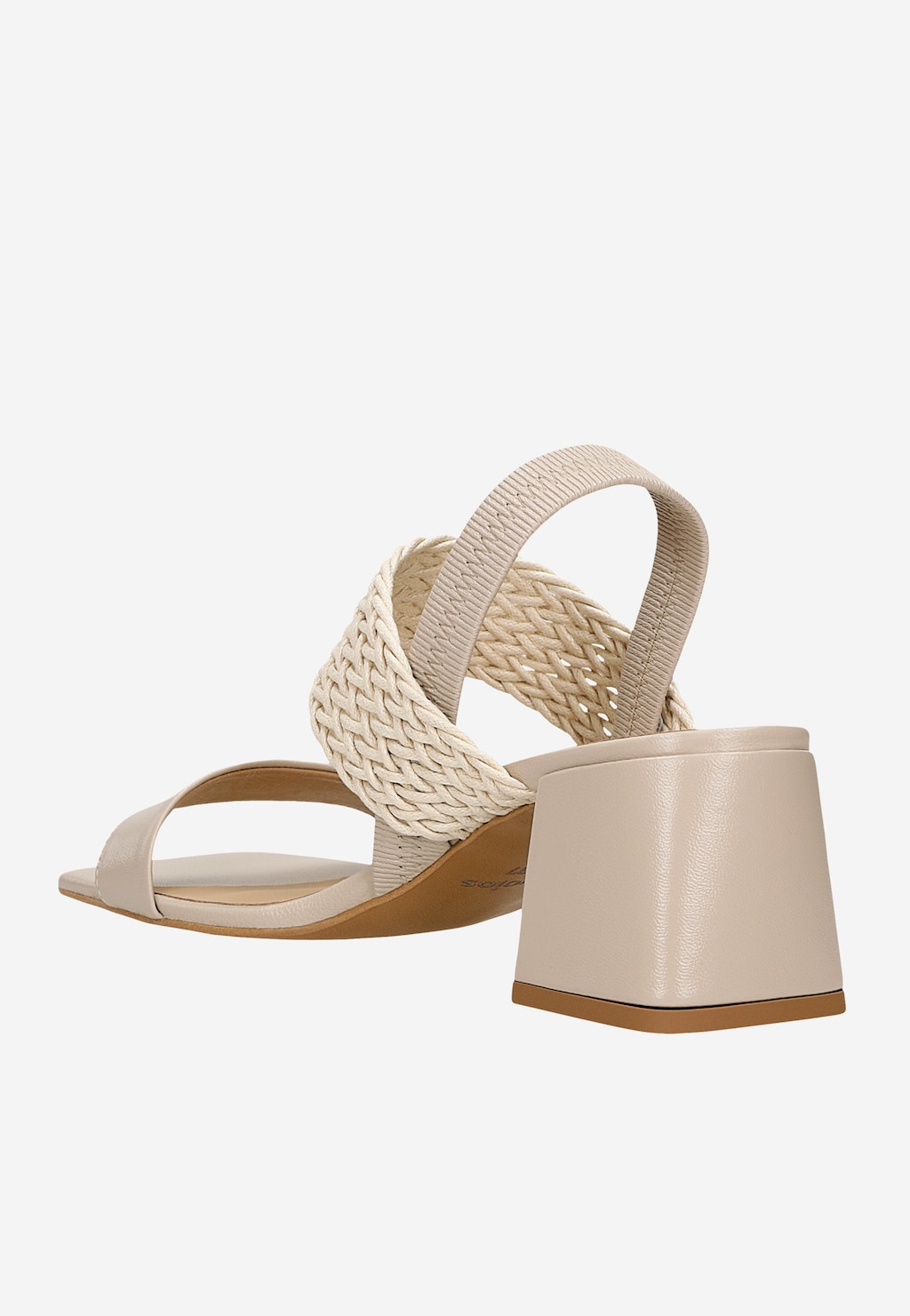 Beżowe sandały Wojas model 76165-84 z widocznym tyłem buta. Elegancki słupek z brązową podeszwą i charakterystyczny pleciony pasek w jasnym kolorze.