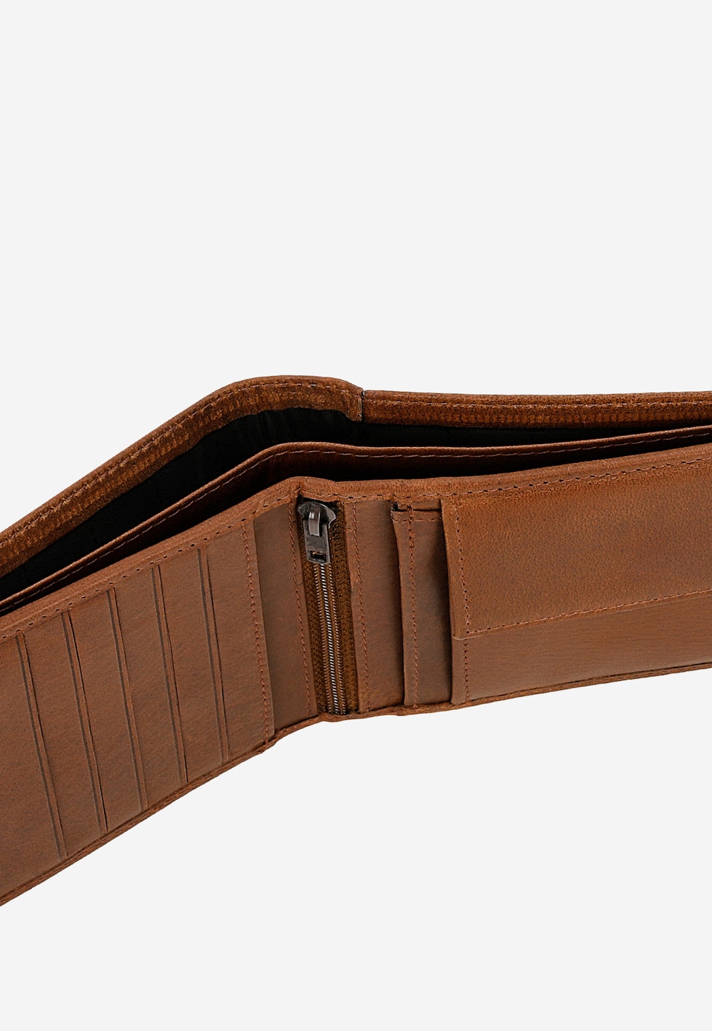 Brązowy portfel męski Wojas 91080-92 z dziurkowaną teksturą, otwarty, ukazujący wnętrze z przegródkami na karty, kieszonką z zamkiem błyskawicznym i miejscem na banknoty.