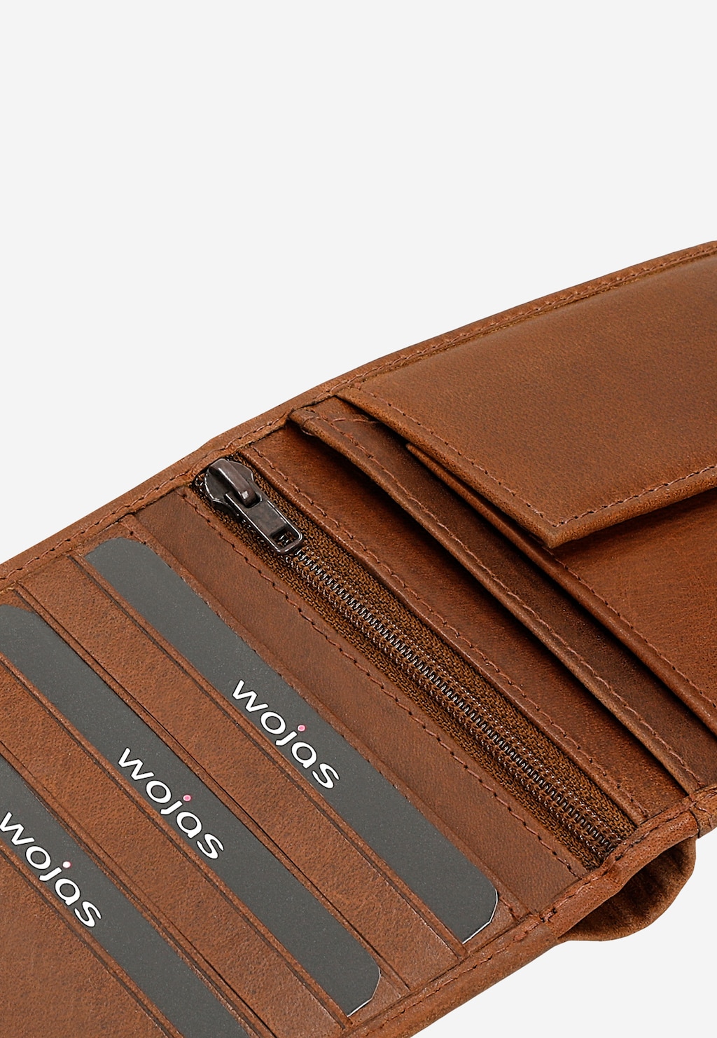 Brązowy portfel męski Wojas 91080-92 z dziurkowaną teksturą, widok wnętrza z przegródkami na karty, kieszenią na zamek błyskawiczny i charakterystycznym logo marki.