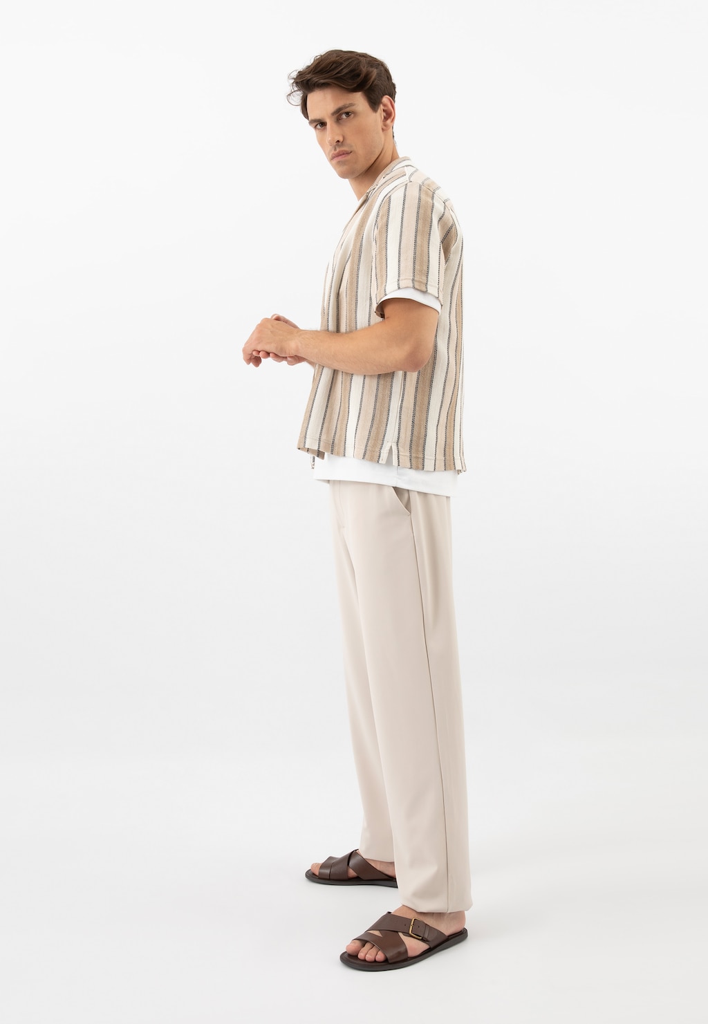 Tmavě hnědé pánské pantofle s přezkou 32018-52 Widok 7