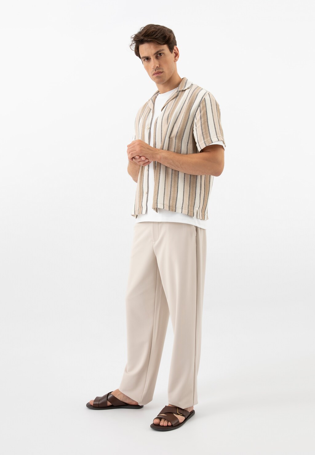 Tmavě hnědé pánské pantofle s přezkou 32018-52 Widok 8