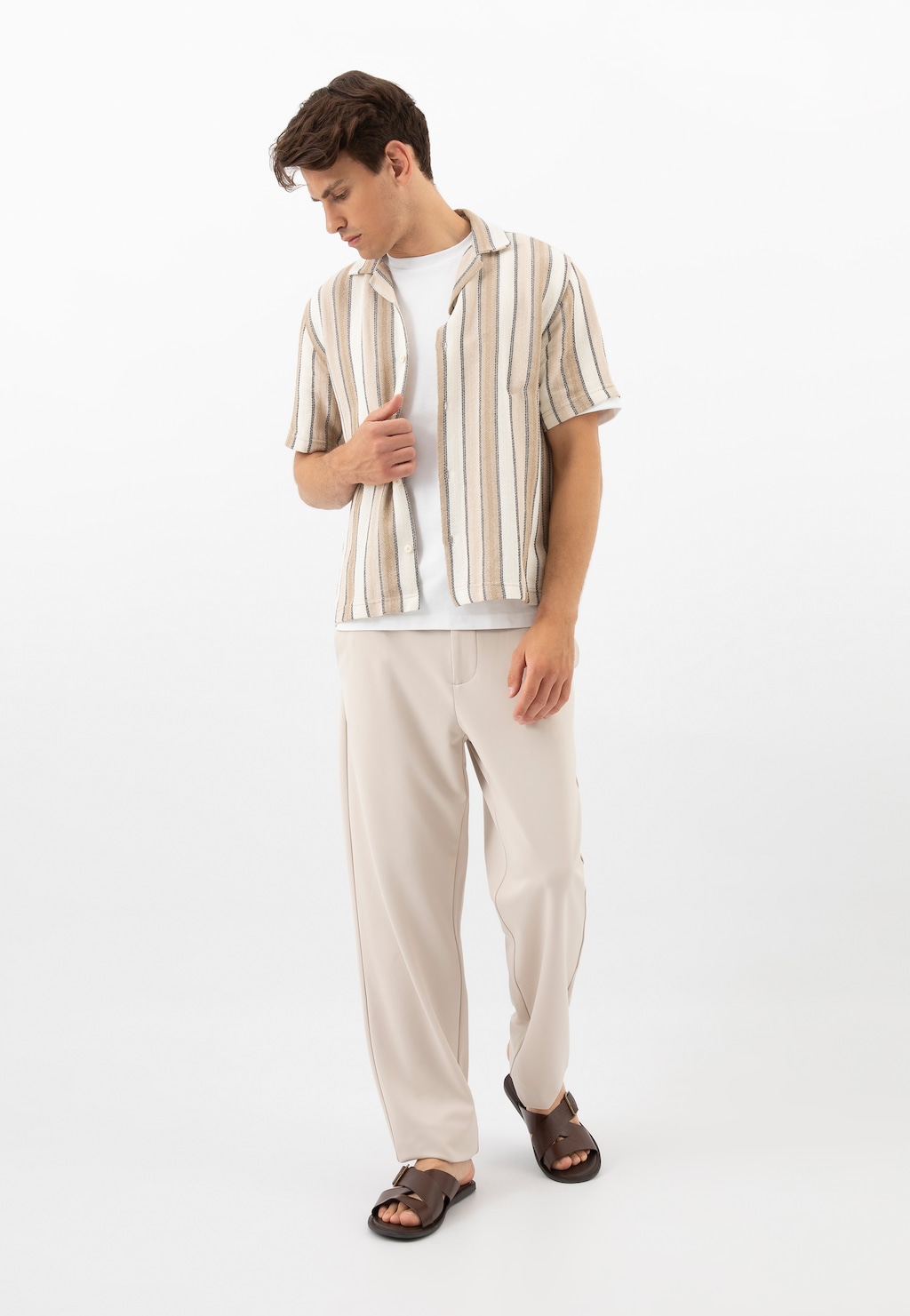 Tmavě hnědé pánské pantofle s přezkou 32018-52 Widok 1