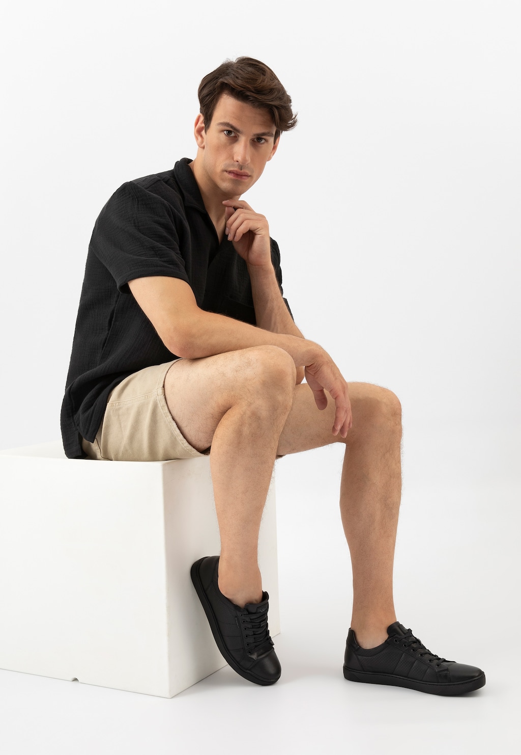 Čierne kožené pánske tenisky s prešívaním 10222-51 Widok 1