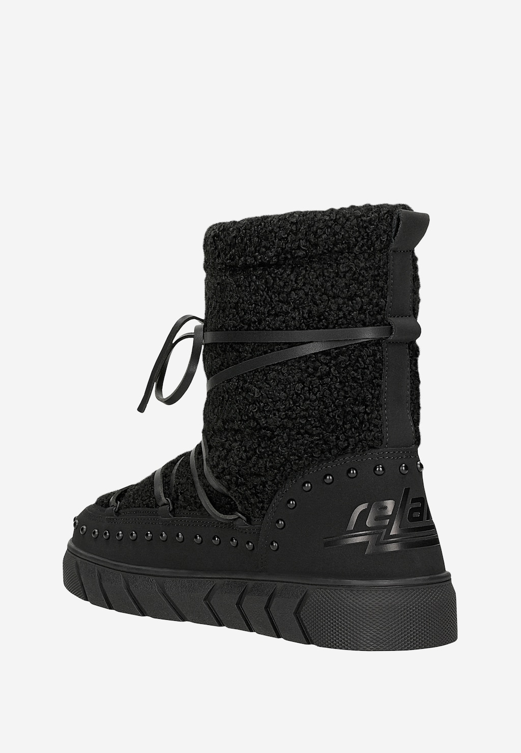 Czarne śniegowce damskie RELAKS model R55129-81 z ozdobnym futerkiem typu baranek, sznurowaniem i charakterystyczną podeszwą z wzorem bieżnika.