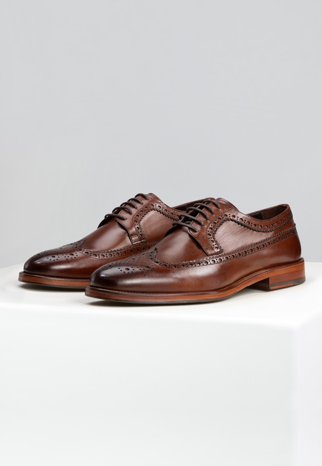 Hnědé pánské elegantní polobotky PREMIUM s brogováním 10188-52 Widok 1