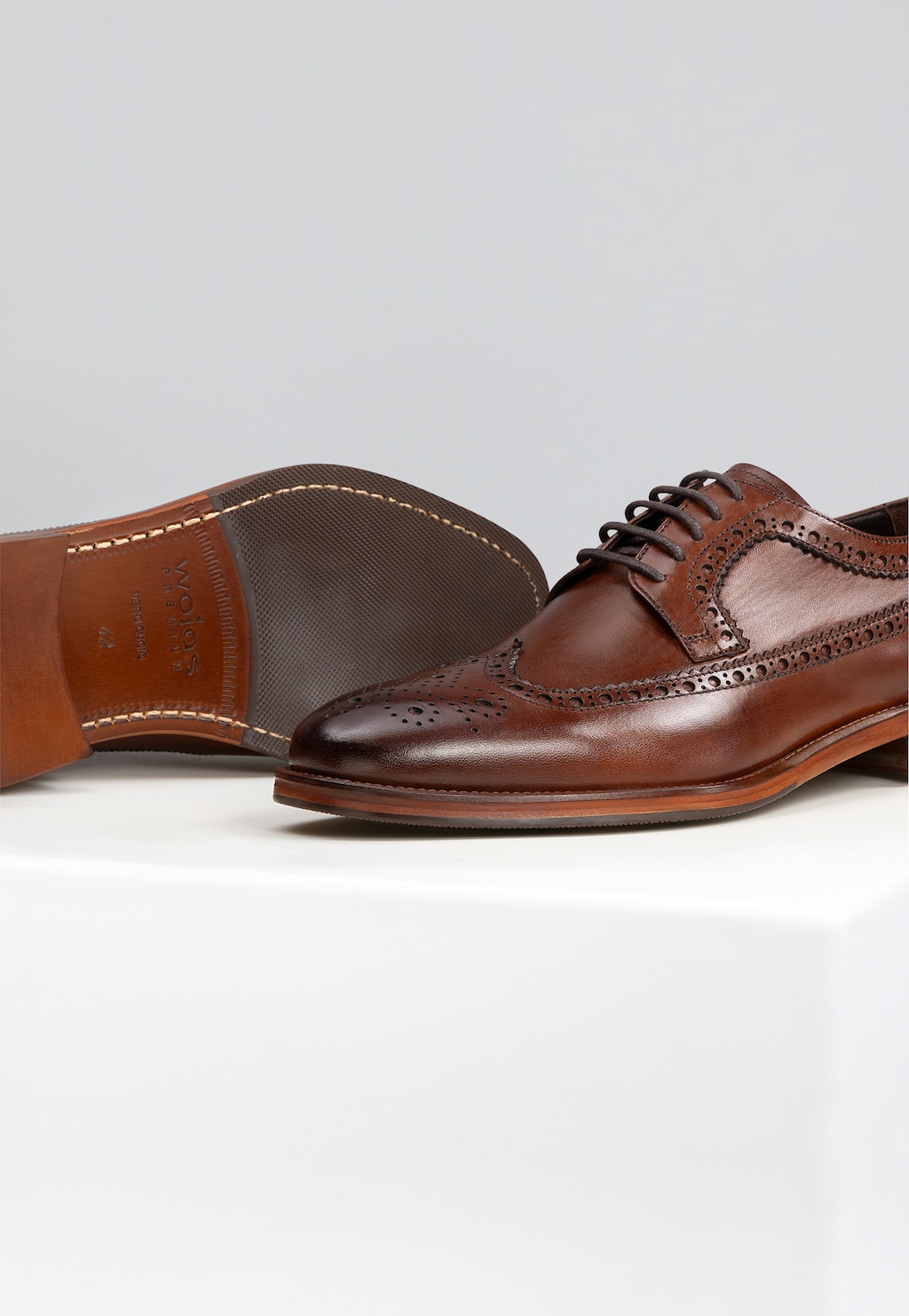 Hnědé pánské elegantní polobotky PREMIUM s brogováním 10188-52 Widok 4