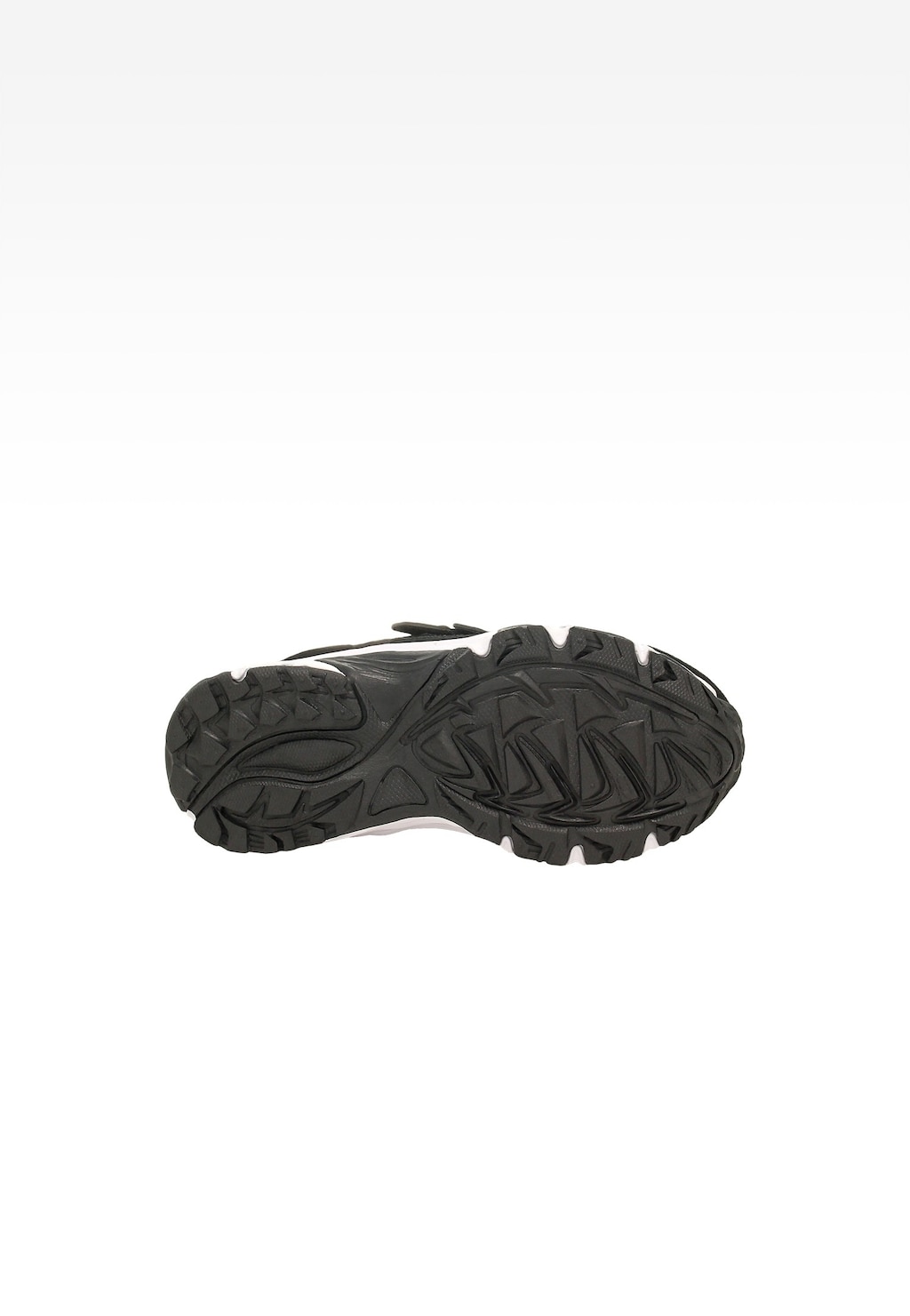 Podeszwa Trzewików ocieplanych BARTEK 11655001 w kolorze czarnym z głębokim bieżnikiem zapewniającym dobrą przyczepność na różnych nawierzchniach.