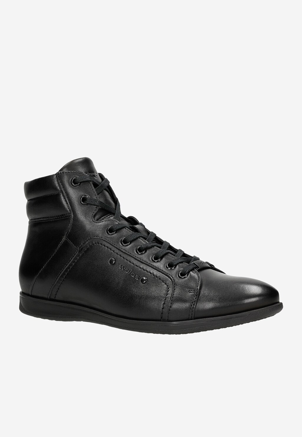 Czarne trzewiki męskie Wojas 24093-51 ze skóry naturalnej w stylu sneakers. Buty za kostkę z wyraźnym przeszyciem i logo marki, zapinane na sznurówki.