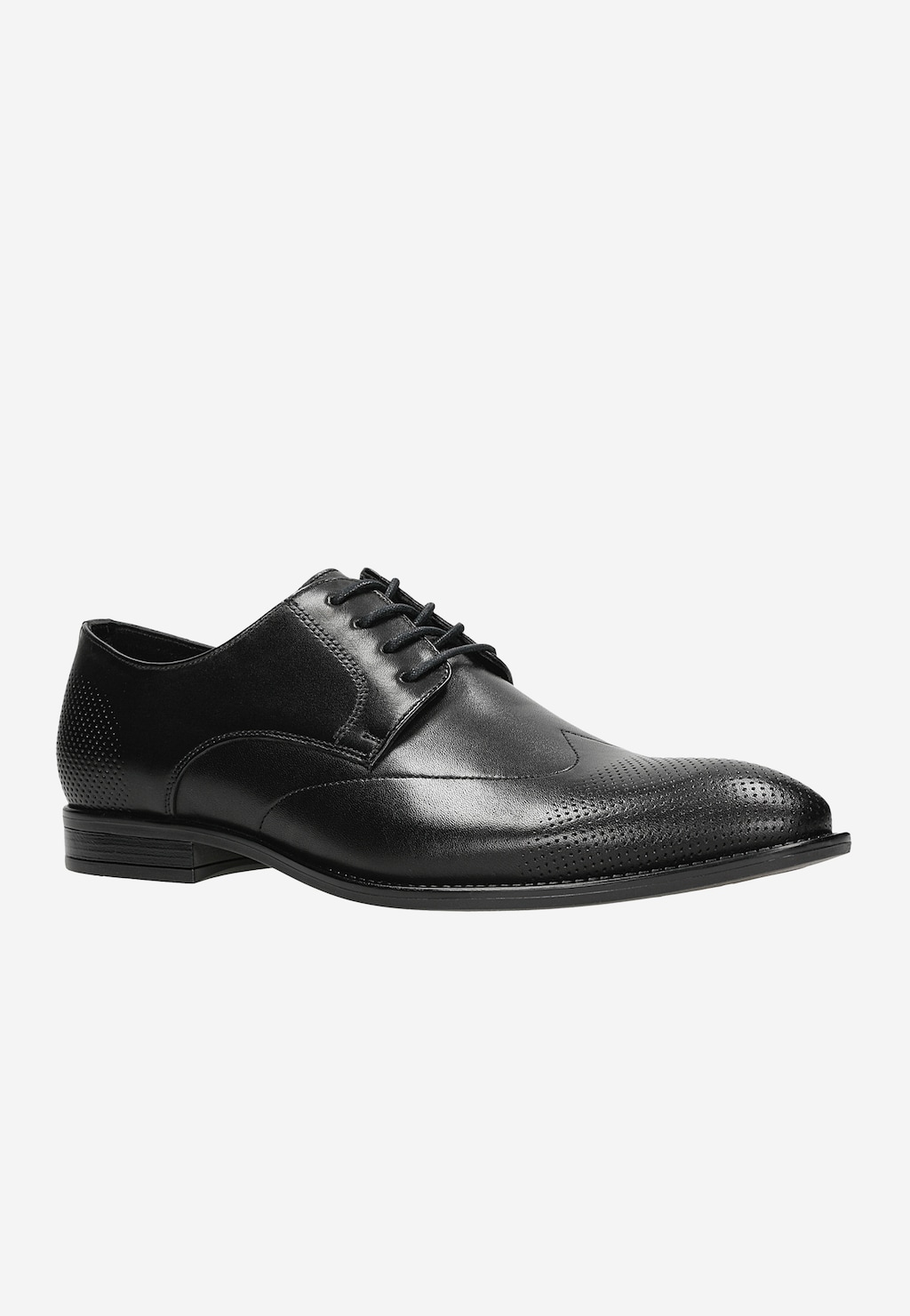 Czarne eleganckie buty męskie Wojas model 10195-51 ze skóry licowej, z perforacjami w stylu brogów, na płaskim obcasie, z klasycznym systemem sznurowania.