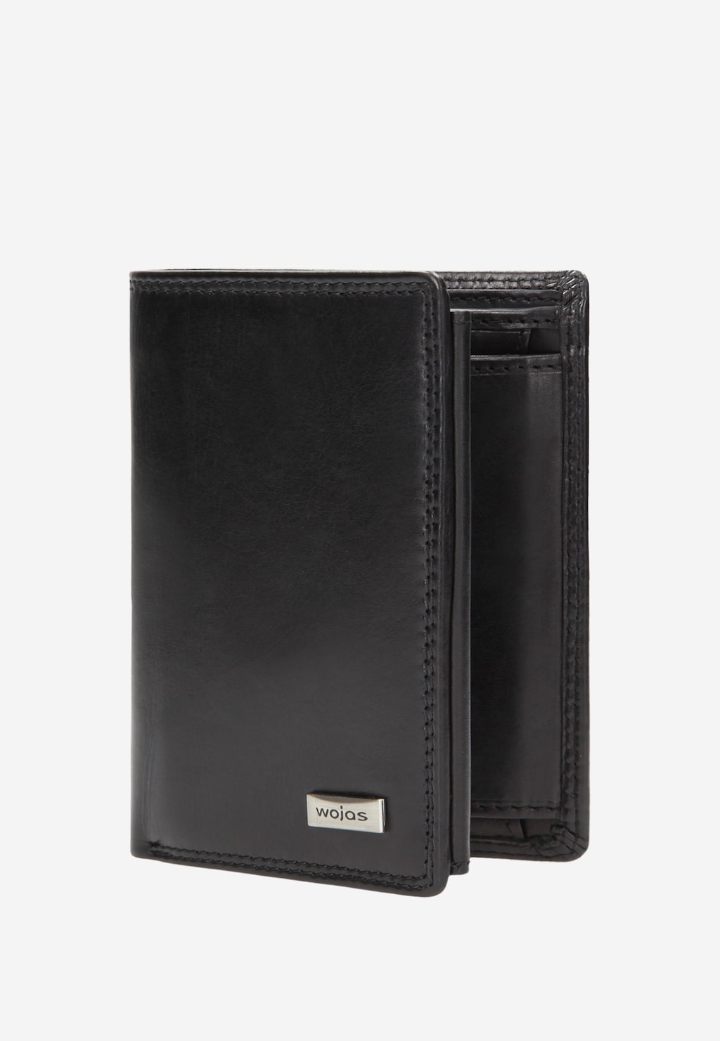 Funkcjonalny czarny portfel męski Wojas model 7941-51, wykonany ze skóry, częściowo otwarty ukazujący przegrody na karty. Na przodzie widoczne metalowe logo marki.