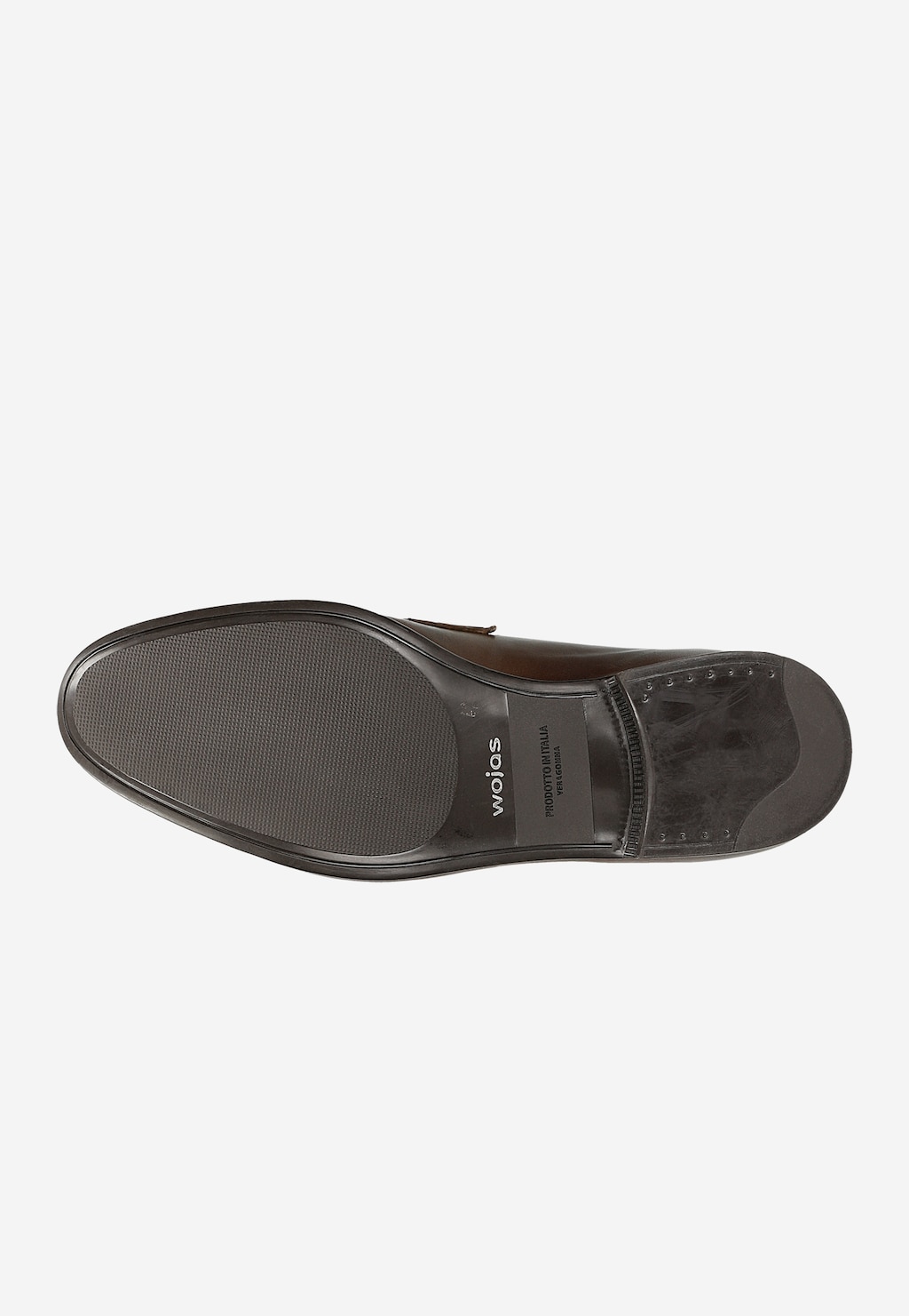 Podeszwa skórzanych loafersów męskich Wojas model 10152-53 w kolorze brązowym, widok od spodu z teksturowaną powierzchnią zapewniającą przyczepność i widocznym logo marki.
