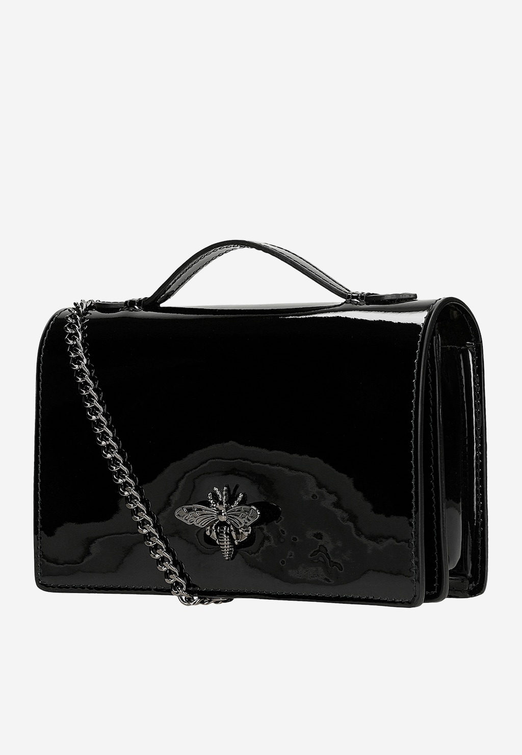 Czarna lakierowana torebka Wojas model 80320-31 z metalową ozdobą w kształcie owada na przodzie. Wyposażona w łańcuszkowy pasek i elegancki uchwyt na górze.