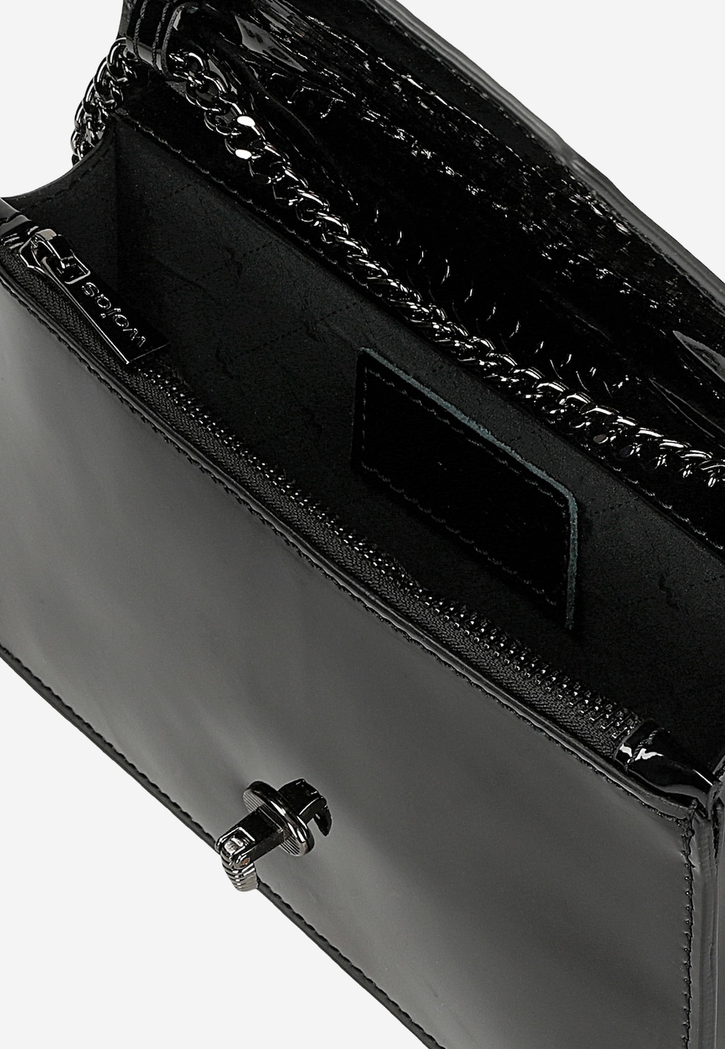 Wnętrze małej lakierowanej torebki Wojas model 80320-31 z łańcuszkiem, kieszonką wewnętrzną i zapięciem metalowym, ukazujące eleganckie wykończenie i funkcjonalność.