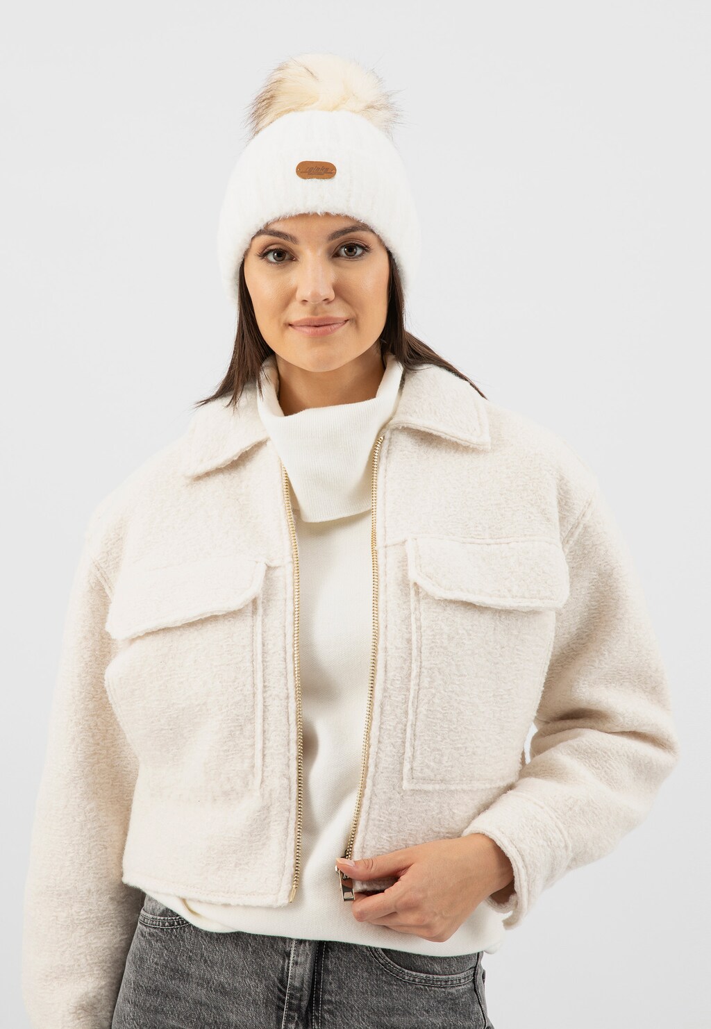 Béžová dámská čepice s bambulí značky RELAKS R96007-84 Widok 1