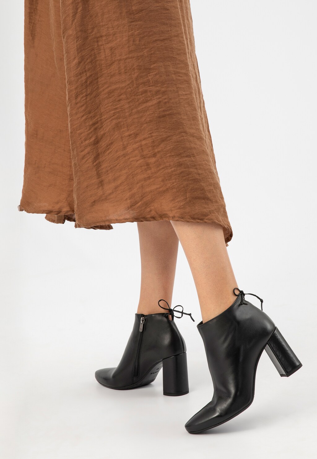 Černé kožené dámské kotníkové boty na sloupku se špičatou špičkou 55088-51 Widok 7